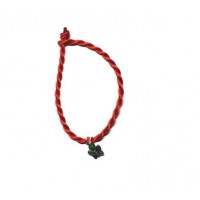Красная нить  "Нить желания" - с подвеской в форме бабочки с зеленой бусиной кошачий глаз.